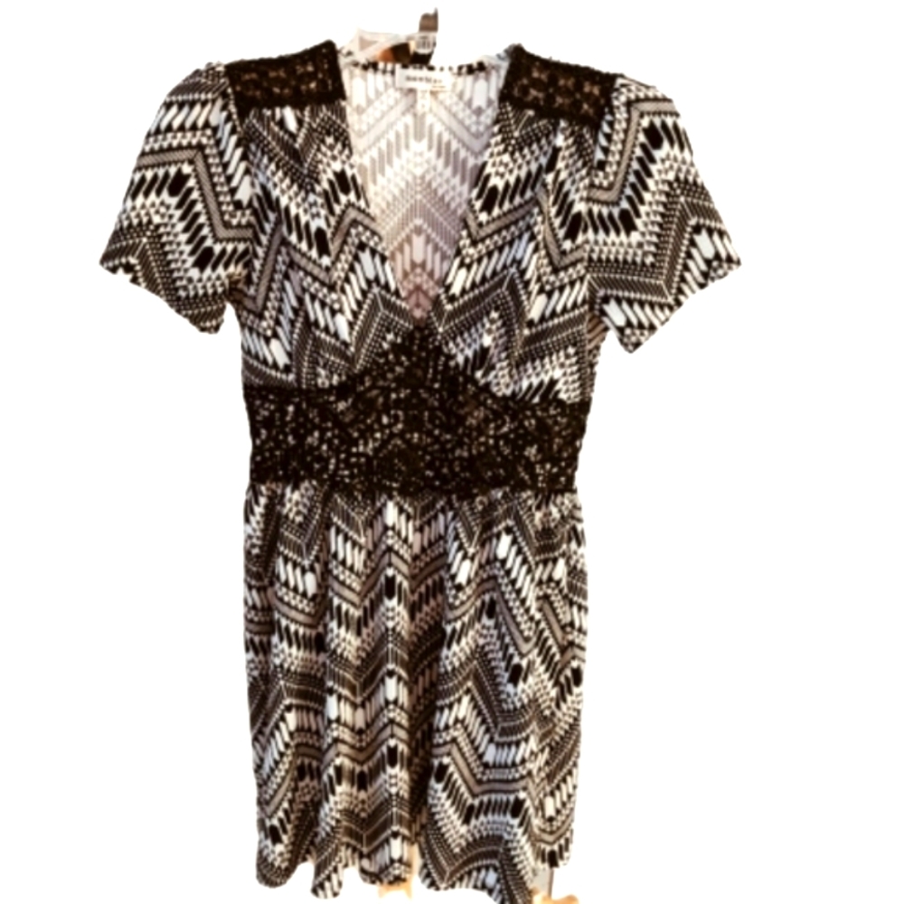 💥SALE💥 Monteau LA Lace Little Black & White Dress sz. S.